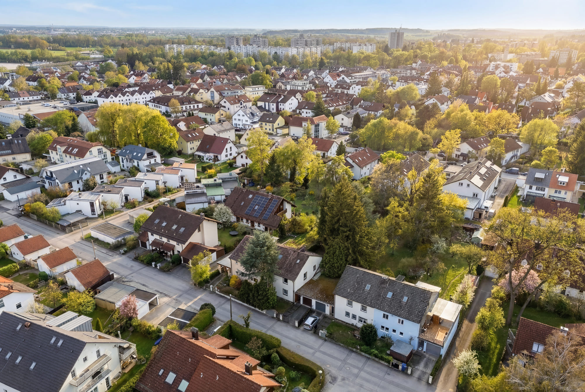 Immobilie in Puchheim - Investment: sanierungsbedürftige DHH in zentraler Lage von Puchheim - Bild 1