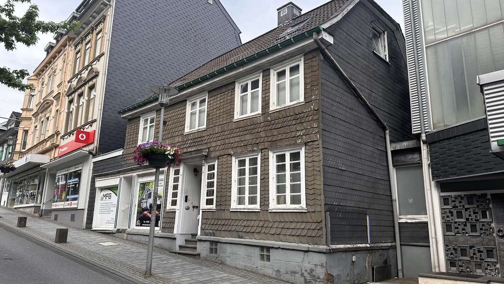 Immobilie in Wermelskirchen - Grüne Oase im Herzen der Stadt – Wohn-/Geschäftshaus mit Traumgarten & Entwicklungspotenzial - Bild 0