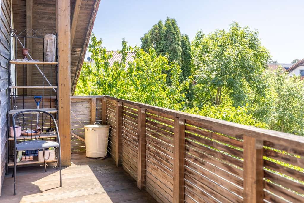 Immobilie in Türkheim - Wohnen mit Charme unter dem Dach – 4-Zimmer-Wohnung mit Westbalkon, Garage und Kaminofenanschluss - Bild 4