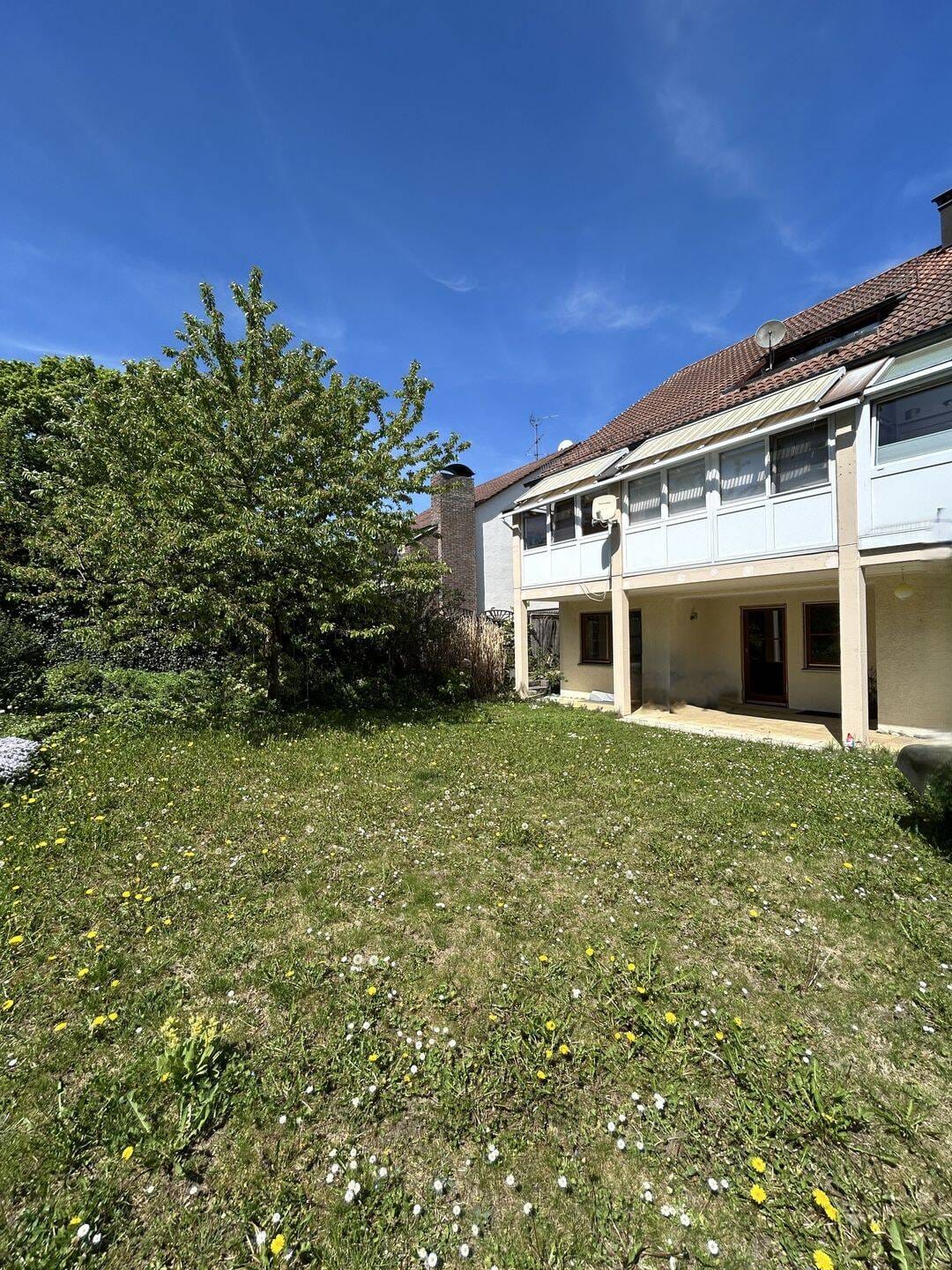 Immobilie in Dettingen unter Teck - Großzügige 4,5-Zimmer Gartenwohnung mit Einbauküche und überdachter Terrasse - Bild 0