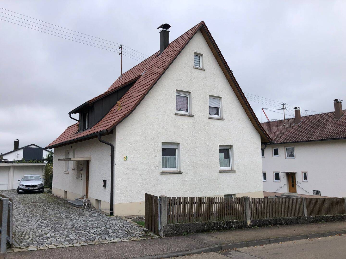 Immobilie in Niederstotzingen - Sehr geräumiges Einfamilienhaus mit großzügigen Raumflächen für viel Potential der Entfaltung + Doppelgarage - Bild 0