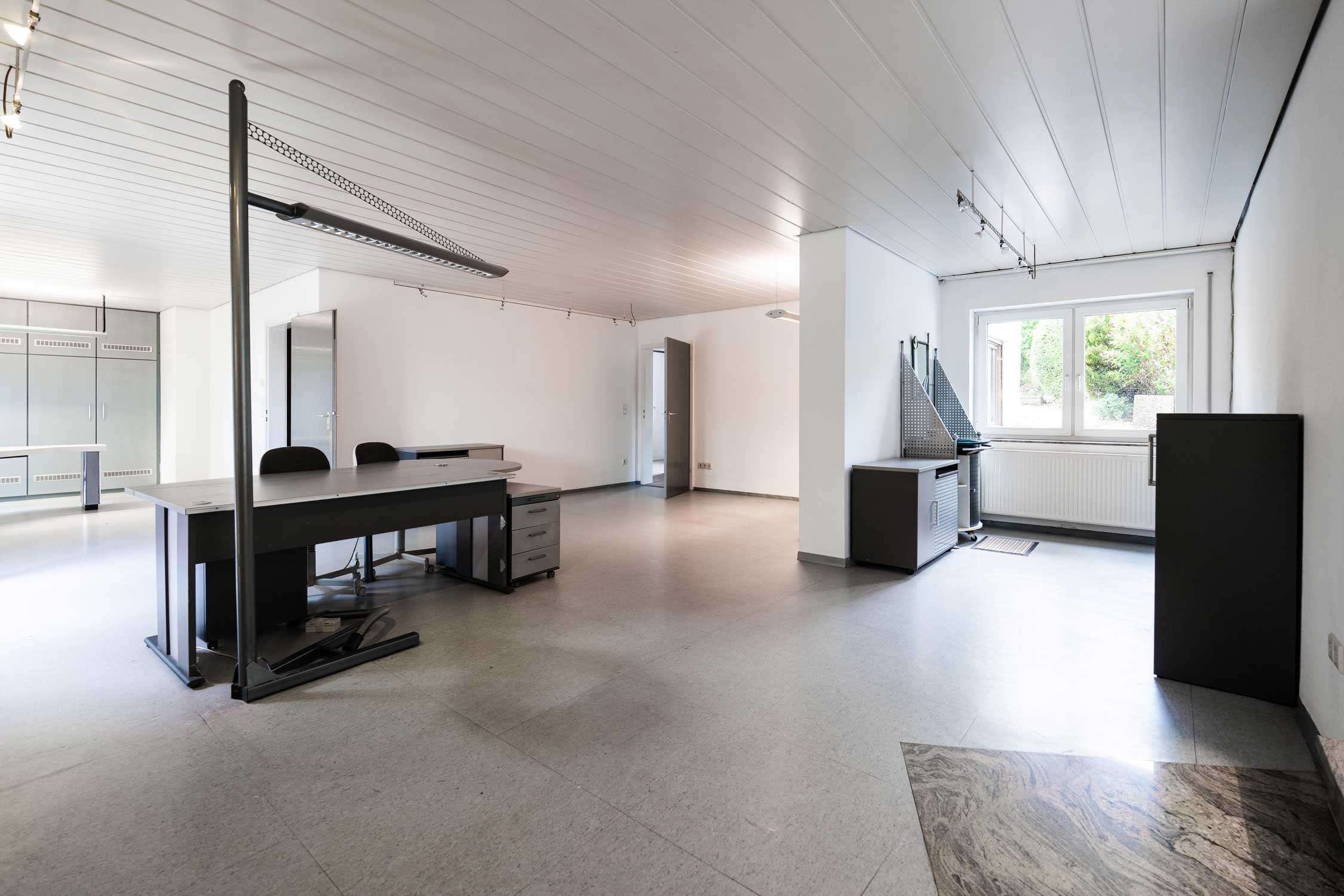 Immobilie in Pfedelbach - PROVISIONSFREI: Flexibles Wohnkonzept, Einfamilienhaus mit attraktiver Büro-/ Einliegerwohnung - Bild 2