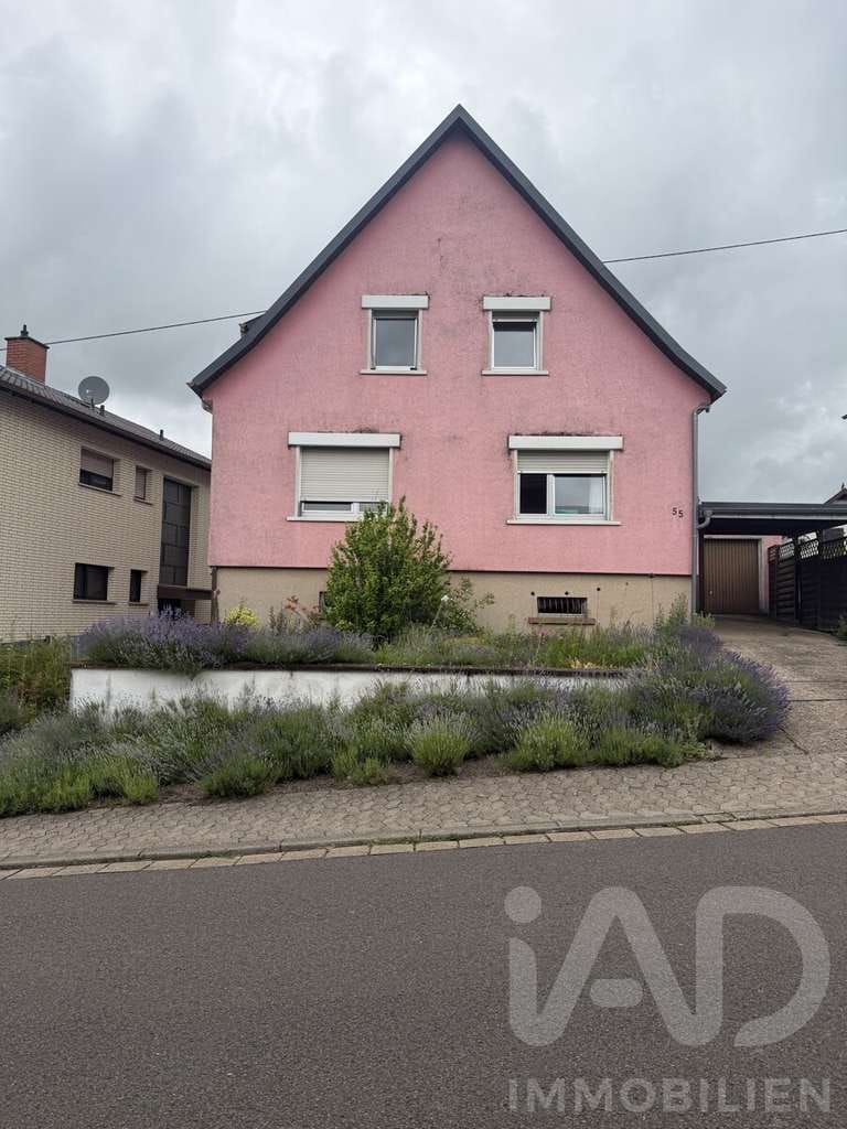 Immobilie in Püttlingen - Freistehendes Einfamilienhaus auf schönen Grundstück in Püttlingen-Köllerbach - Bild 0