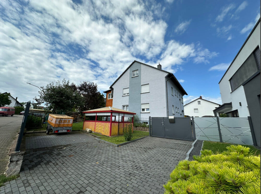 Immobilie in Sinsheim - GLOBAL INVEST SINSHEIM | Schönes 3-Familien-Haus in ruhiger Lage von Sinsheim - Bild 0