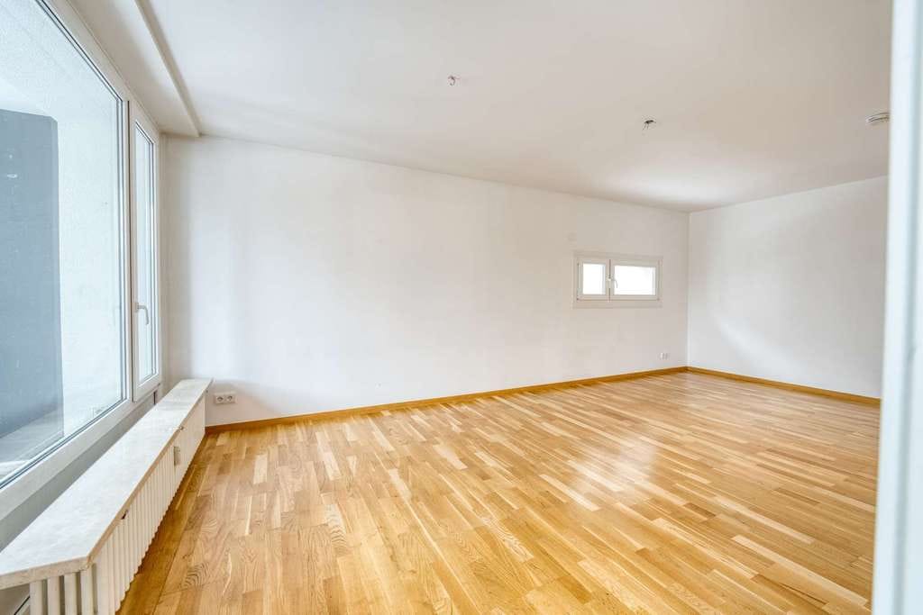 Immobilie in Hohenbrunn - Familienfreundliche 3-Zimmer-Wohnung, Innenhoflage & TG-Stellplatz – modernisiert & sofort verfügbar - Bild 2