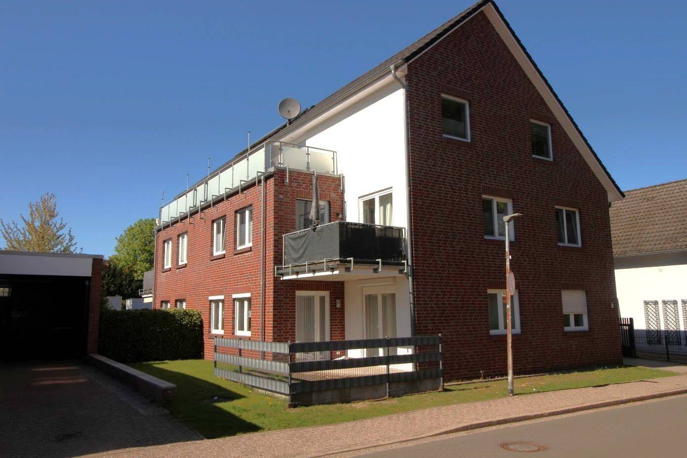 Immobilie in Hude (Oldenburg) - Mitten in Hude gelegene 3 ZKB mit Balkon  - Bild 2
