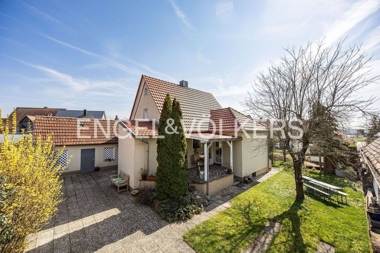 Immobilie in Petersaurach - Charmantes Einfamilienhaus mit liebevoll angelegtem Garten in ruhiger Lage - Bild 0