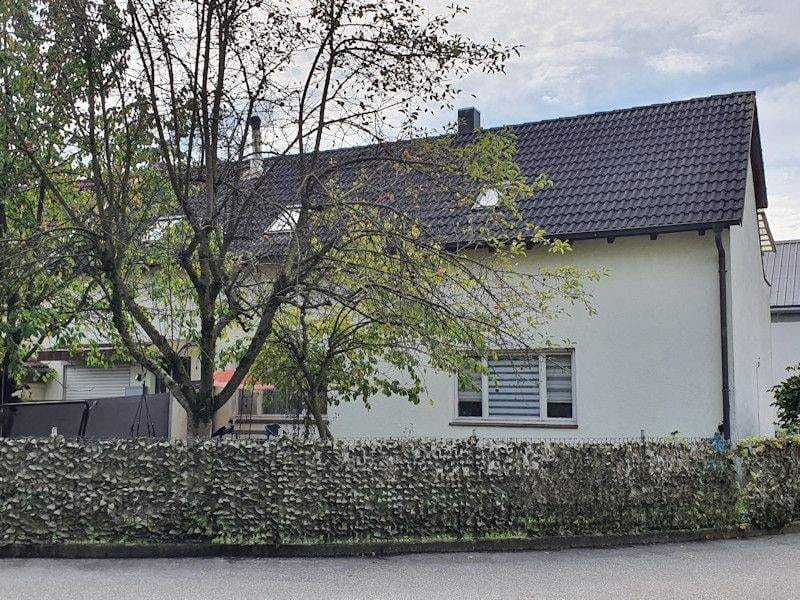 Immobilie in Vilsbiburg - Älteres Einfamilienhaus mit Einlieger-Wohnung in Vilsbiburg - Bild 1