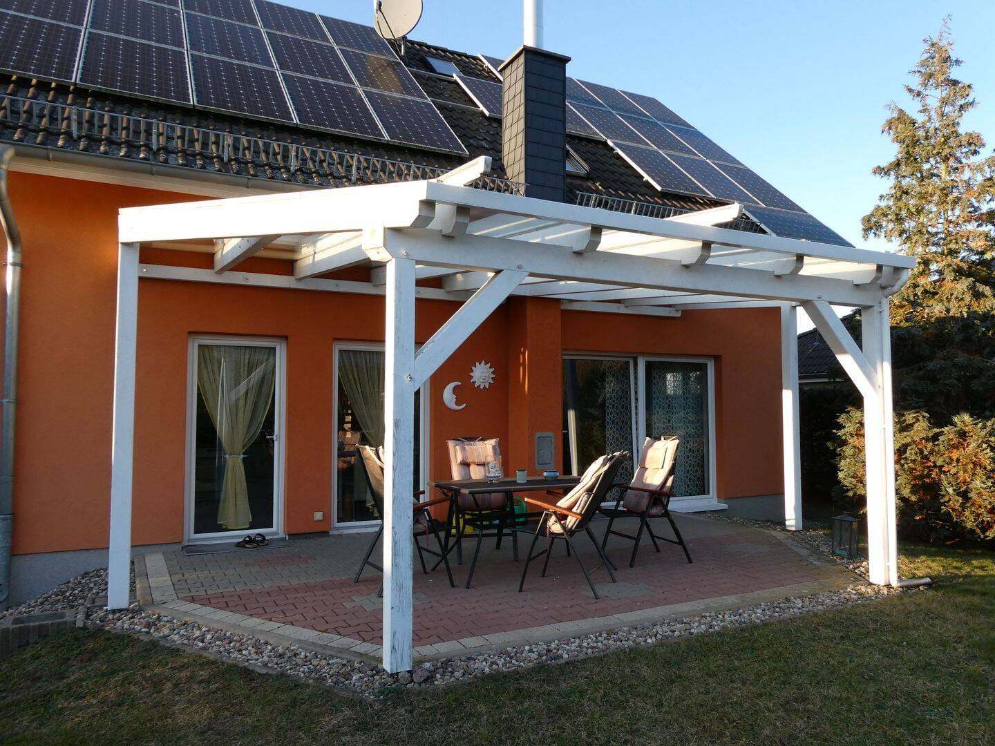 Immobilie in Lebus - Sehr schönes bezugsfertiges Einfamilienhaus mit Kamin, Photovoltaik,  Überdachte Terrasse – Doppelgarage mit Werkstatt, Pool, Pavillon - Bild 2