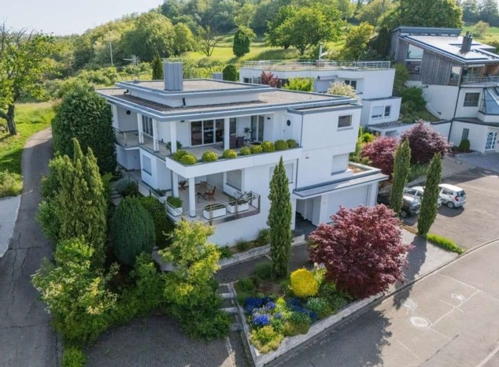 Immobilie in Bad Bellingen - Villa im Bauhausstil - Bild 0