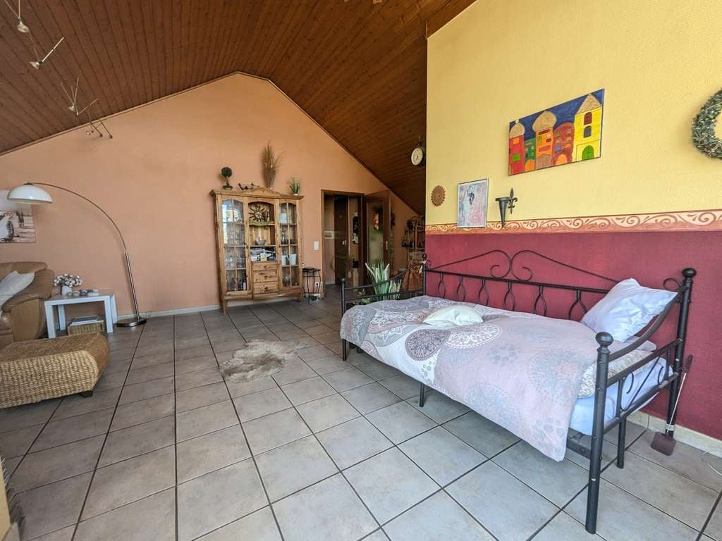 Immobilie in Wesel - GEMÜTLICHE DACHGESCHOSS WOHNUNG MIT GARAGE IN WESEL - Bild 2