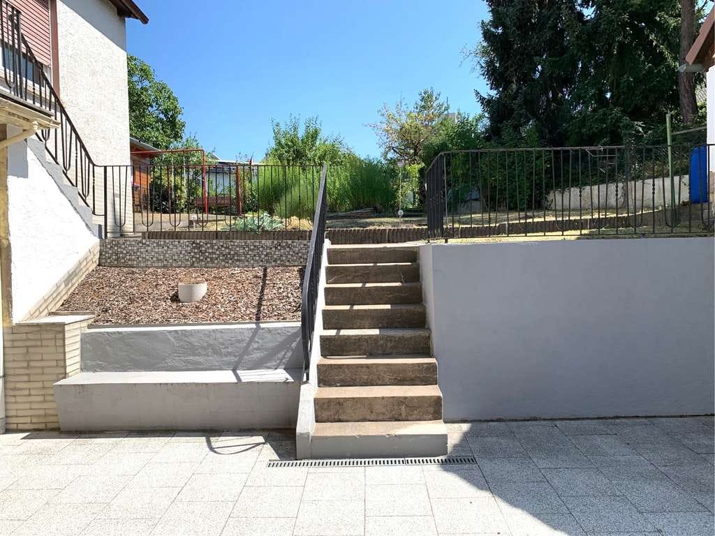 Immobilie in Haibach - Ein besonderes 2-Fam.-Haus mit Nebengebäude, Do.-Garage und schönem Garten - renovierungsbedürftig - Bild 3