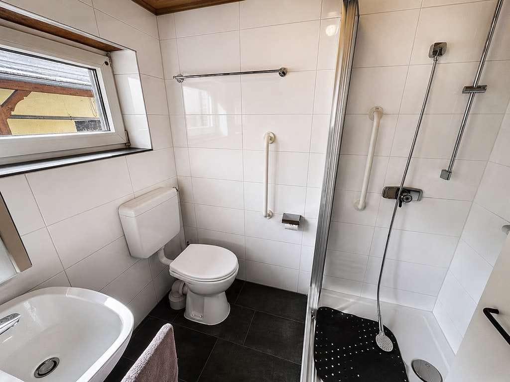 Immobilie in Karlstein am Main - Sanierungsbedürftiges Wohnhaus mit Nebengebäuden und viel Potenzial in Dettingen - Bild 4