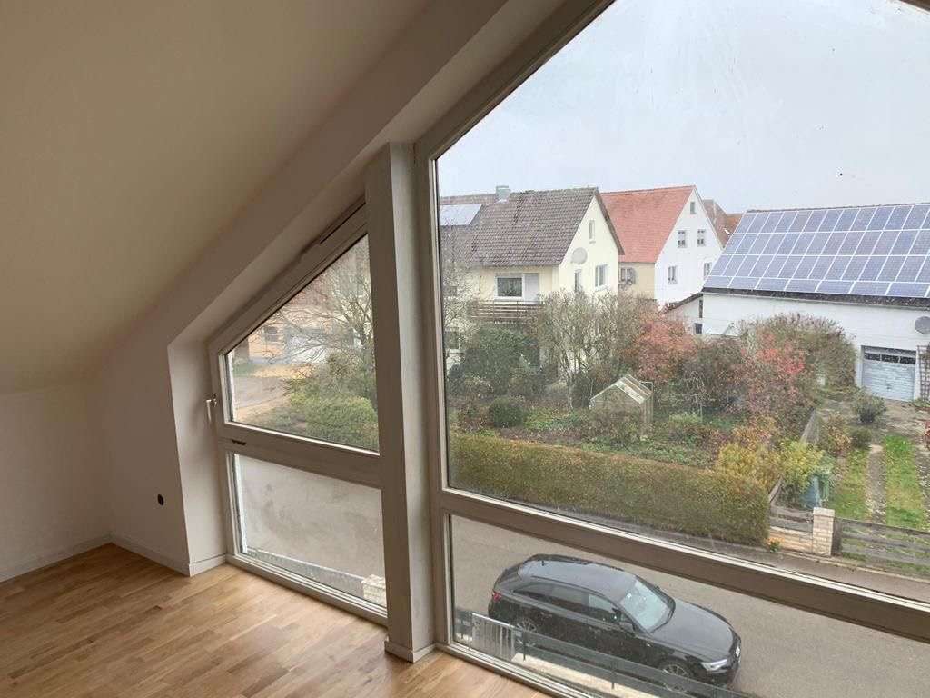 Immobilie in Neresheim - 4-Familienhaus mit zwei freien Wohnungen, 2 Garagen und Solar. - Bild 4