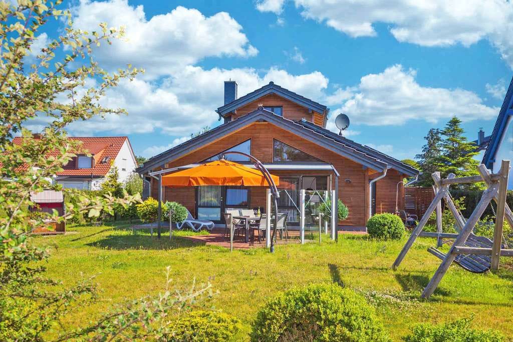 Immobilie in Zempin - modernes Ferienhaus im Seebad Zempin in ruhiger Ortsrandlage mit Blick in die Natur - Bild 1