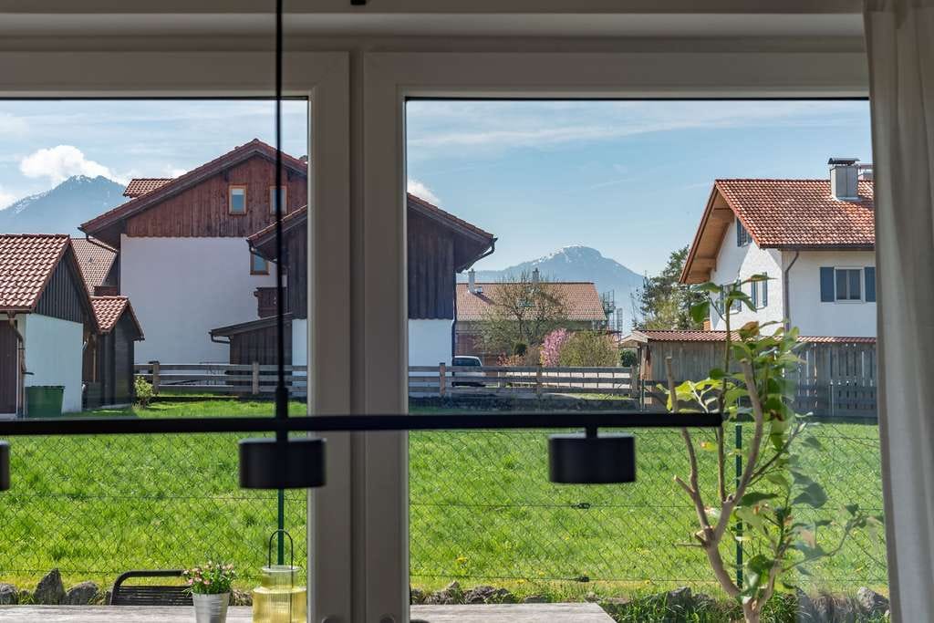 Immobilie in Benediktbeuern - Gartenmaisonette mit Haus-im-Haus-Charakter & Bergblick - Bild 2