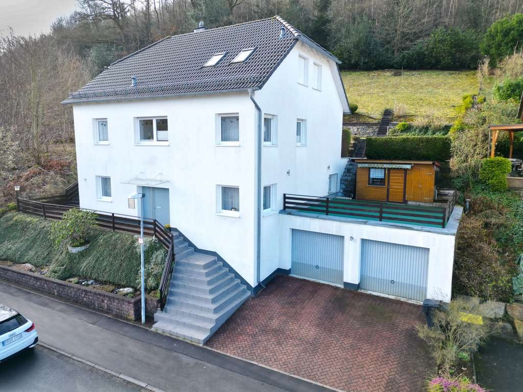 Immobilie in Nachrodt-Wiblingwerde - Viel Haus fürs Geld! Großzügiges EFH mit Ausbaureserve & Doppelgarage – Erbpachtgrundstück - Bild 0
