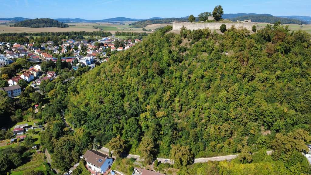 Immobilie in Gudensberg - Einfamilienhaus mit großem Sonnengrundstück am Schlossberg in Gudensberg - Bild 3
