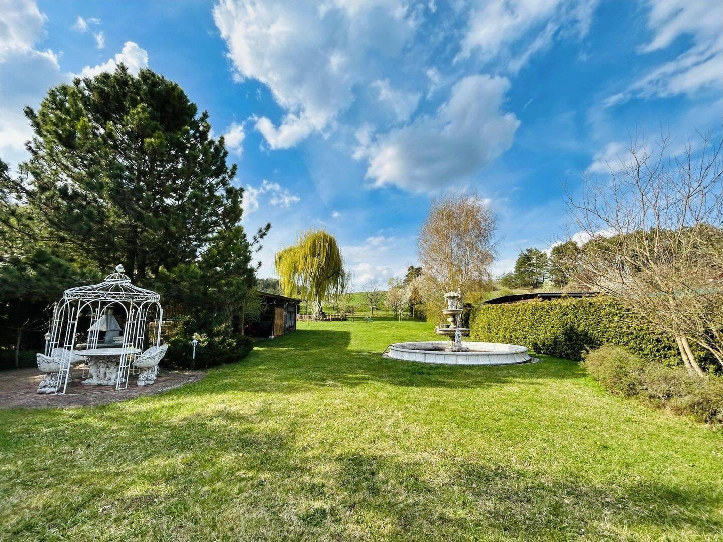 Immobilie in Arnstadt - Großzügiges Einfamilienhaus mit Wintergarten, Sauna und traumhaftem Gartenparadies nahe Arnstadt - Bild 3