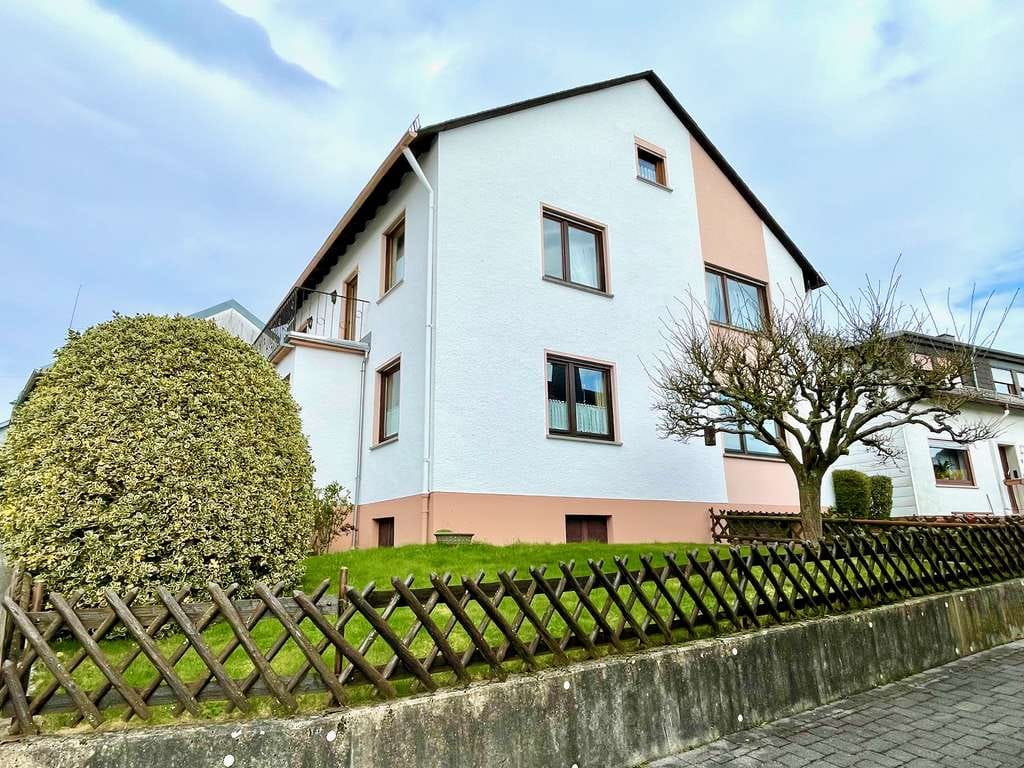 Immobilie in Becheln - Großzügiges und sehr gepflegtes  Ein-/Zweifamilienhaus mit hübschem Garten, Balkon und Garage in Be - Bild 2