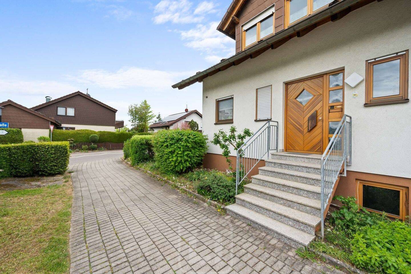 Immobilie in Althengstett - Gepflegte DHH | Einliegerwohnung | Terrasse | Balkon | Garage | Carport - Bild 3