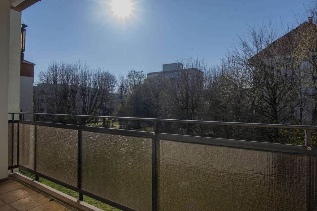 Immobilie in Steinbach - Energetisch gut, Lage auch! Top gepflegte 2ZKB mit Aussichtsbalkon und Garage. Käuferprovisionsfrei! - Bild 1