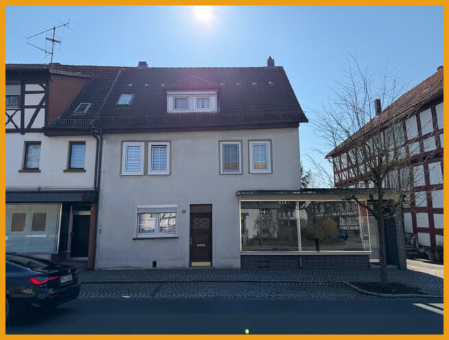 Immobilie in Schwalmstadt - GERÄUMIGES GARTENPARADIES MIT KURZEN WEGEN!
KEINE KÄUFERPROVISION! - Bild 2