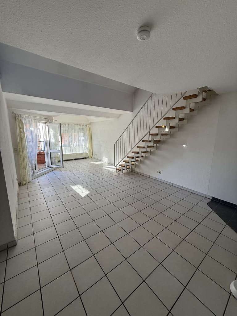 Immobilie in Schwalbach - Charmante 3-Zimmer Maisonette mit offener Galerie - Bild 0