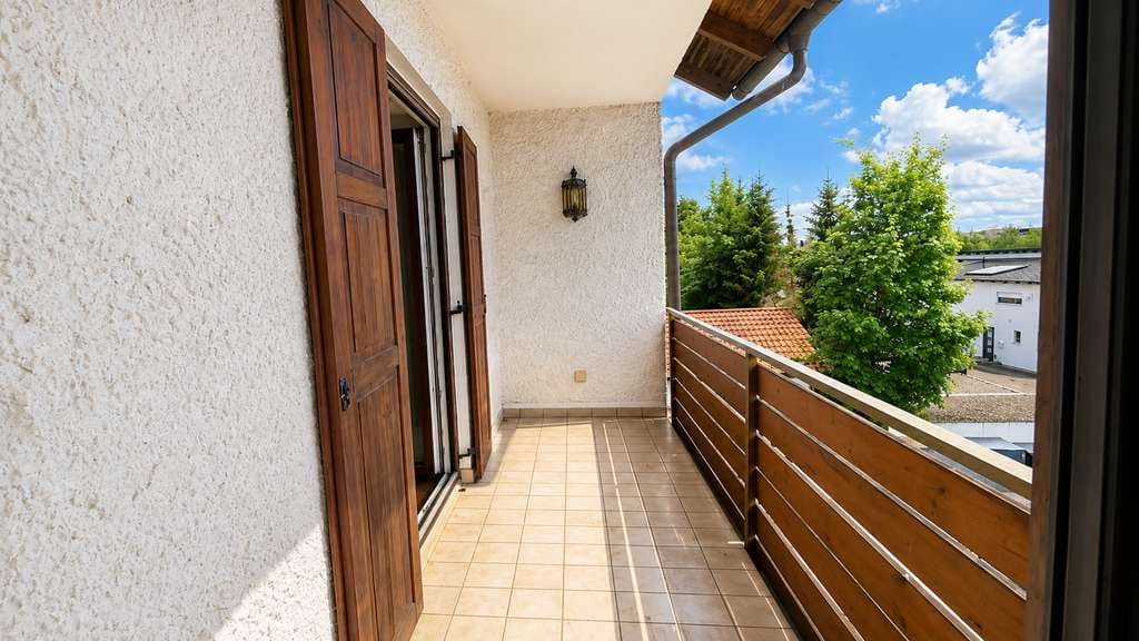 Immobilie in Metten - Sonnige 2,5-Zimmer-Wohnung mit Balkon und Garage in ruhiger Lage von Metten - Bild 2