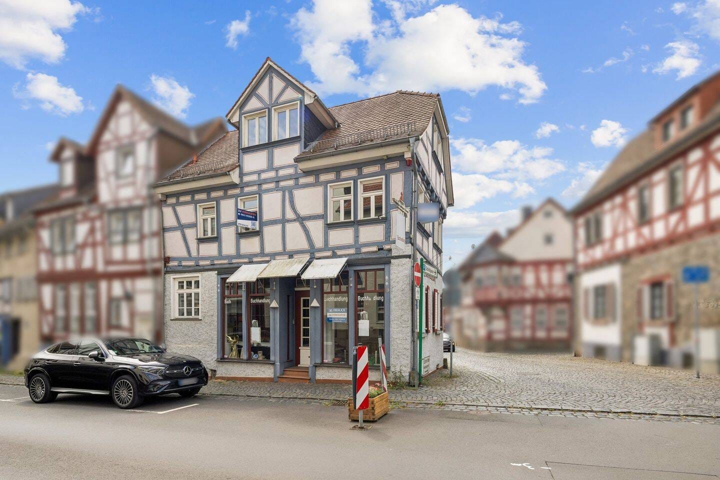 Immobilie in Lich - Fachwerk ringsum, Schlosspark um die Ecke - Wohn- und Geschäftshaus in der Licher Altstadt - Bild 0