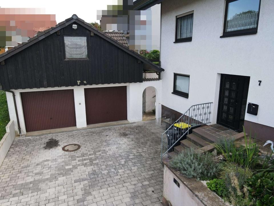 Immobilie in Schefflenz - Einfamilienhaus mit 211 m² Wohnfläche, 751 m² Grundstück, Wintergarten u. Doppelgarage - Bild 0