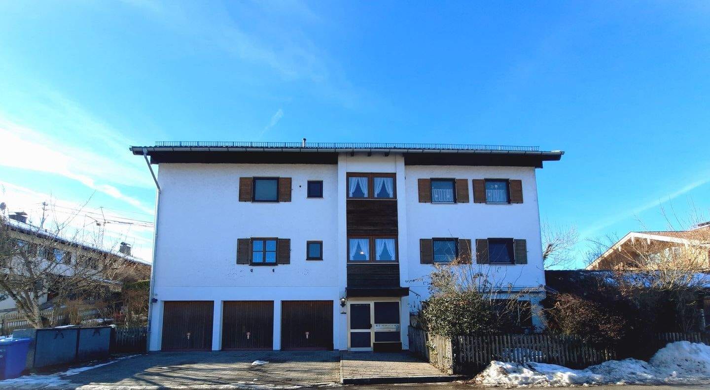 Immobilie in Waakirchen - *Sehr schöne 3-Zi.-Wohnung mit ca. 176 m² Garten und Garage** - Bild 4