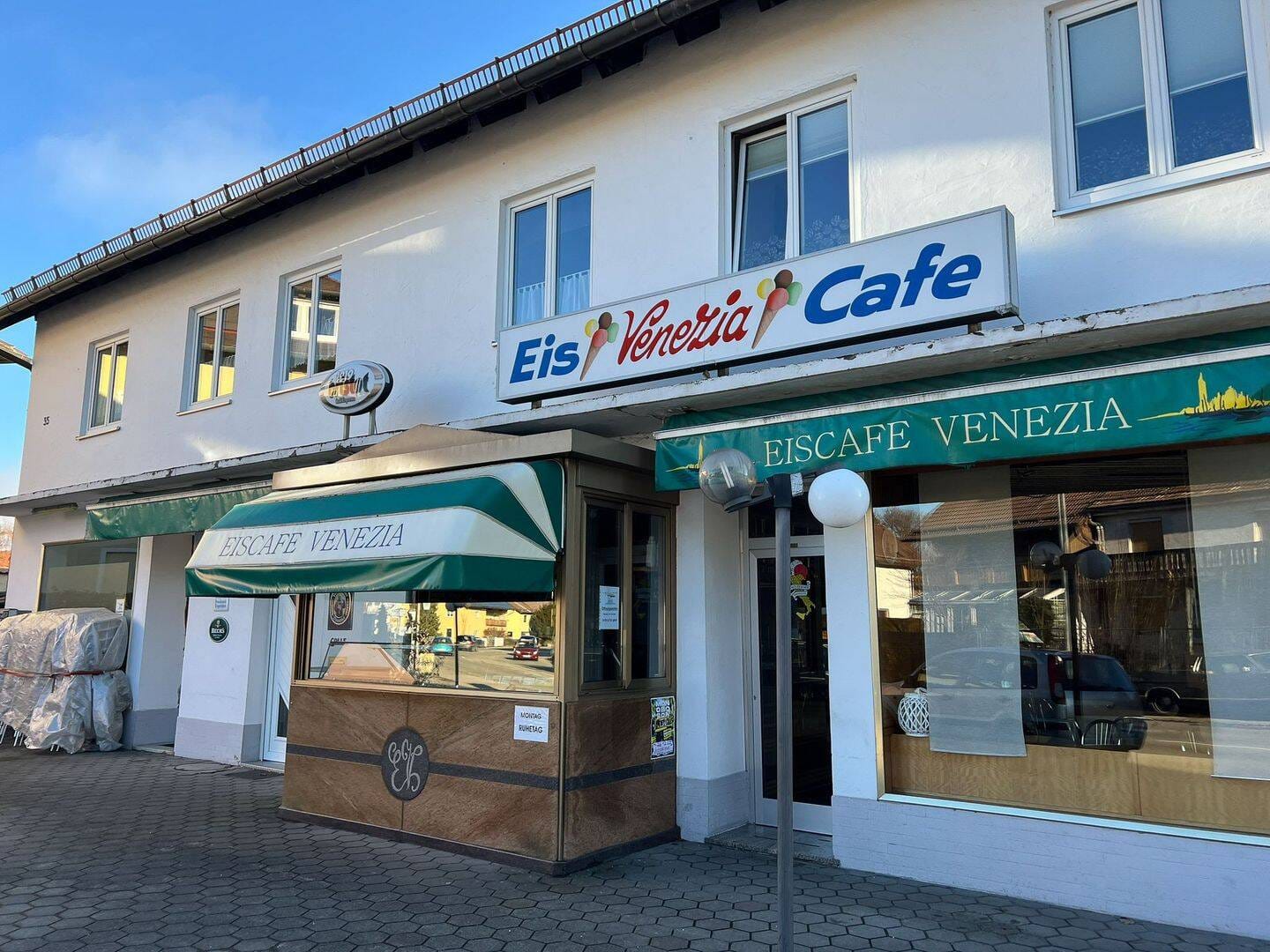 Immobilie in Peißenberg - Große Wohnung im 1. & 2. Obergeschoss mit beliebtem und komplett ausgestattetem Eiscafé - Bild 1