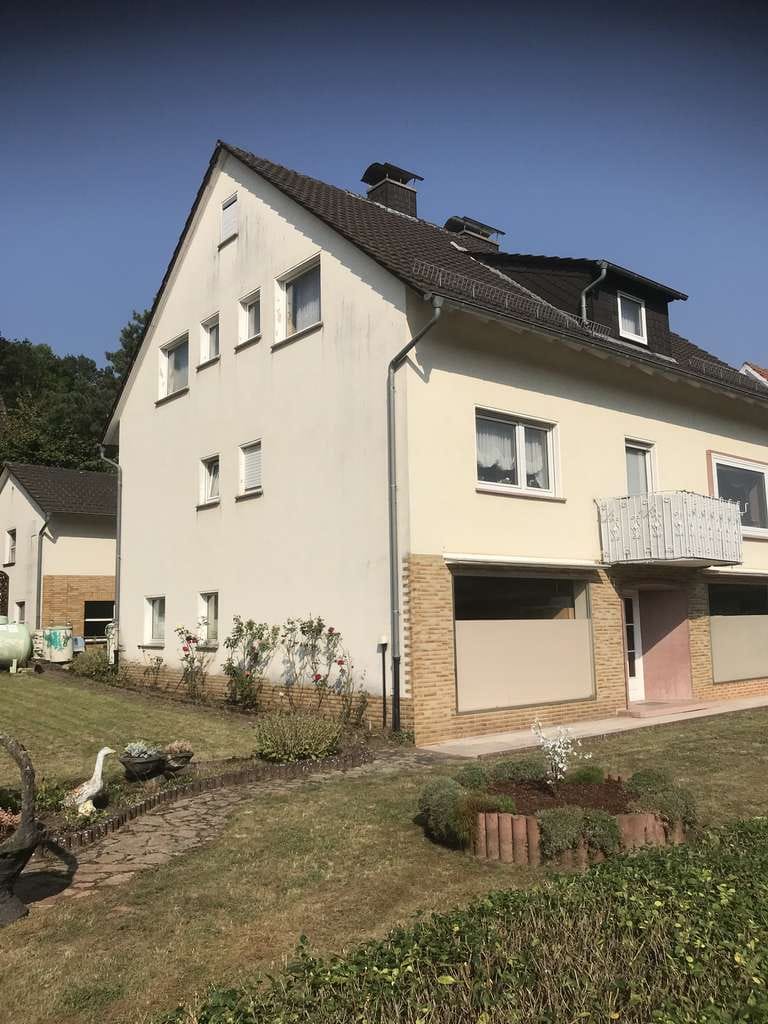 Immobilie in Ringgau - Reichlich Entfaltungsmöglichkeit: 1-2 Familienhaus mit Gewerbefläche, u. Nebengebäude mit viel Platz - Bild 1