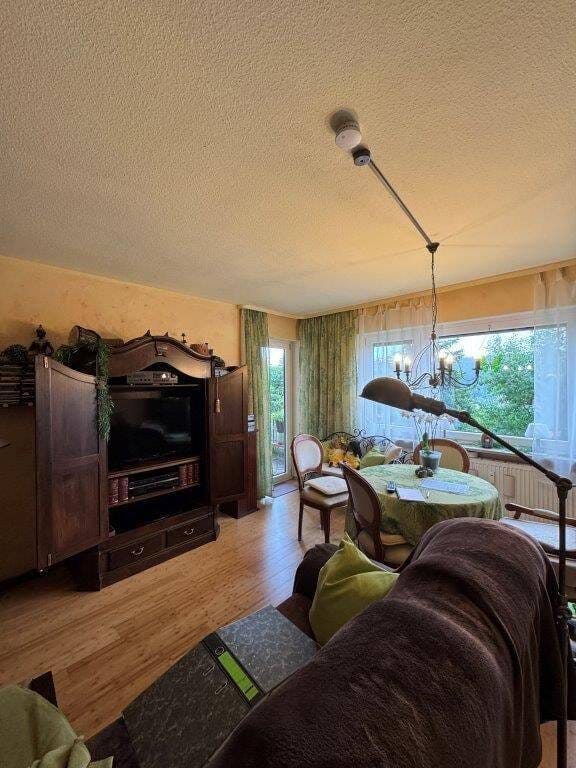 Immobilie in Unterkirnach - Dreifamilienhaus mit vielseitigem Potenzial  ideal für Kapitalanleger, Mehrgenerationen oder Eigennutzung. - Bild 3