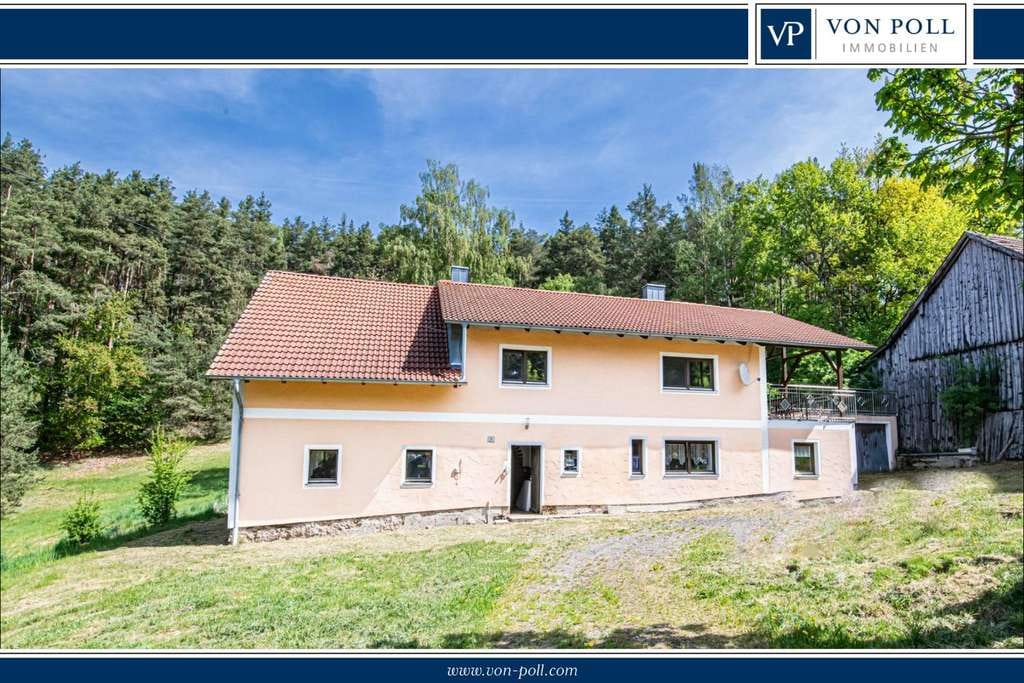 Immobilie in Zell - Charmantes Zweifamilienhaus mit großem Grundstück, Waldanteil und viel Potenzial - Bild 1