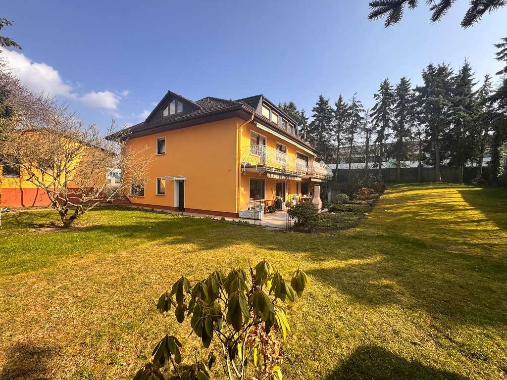 Immobilie in Taunusstein - VIELSEITIGE NUTZUNGSMÖGLICHKEITEN - 3 EINHEITEN IM HAUS / 3 GARAGEN UND CA. 1300 QM GRUNDSTÜCK - Bild 3
