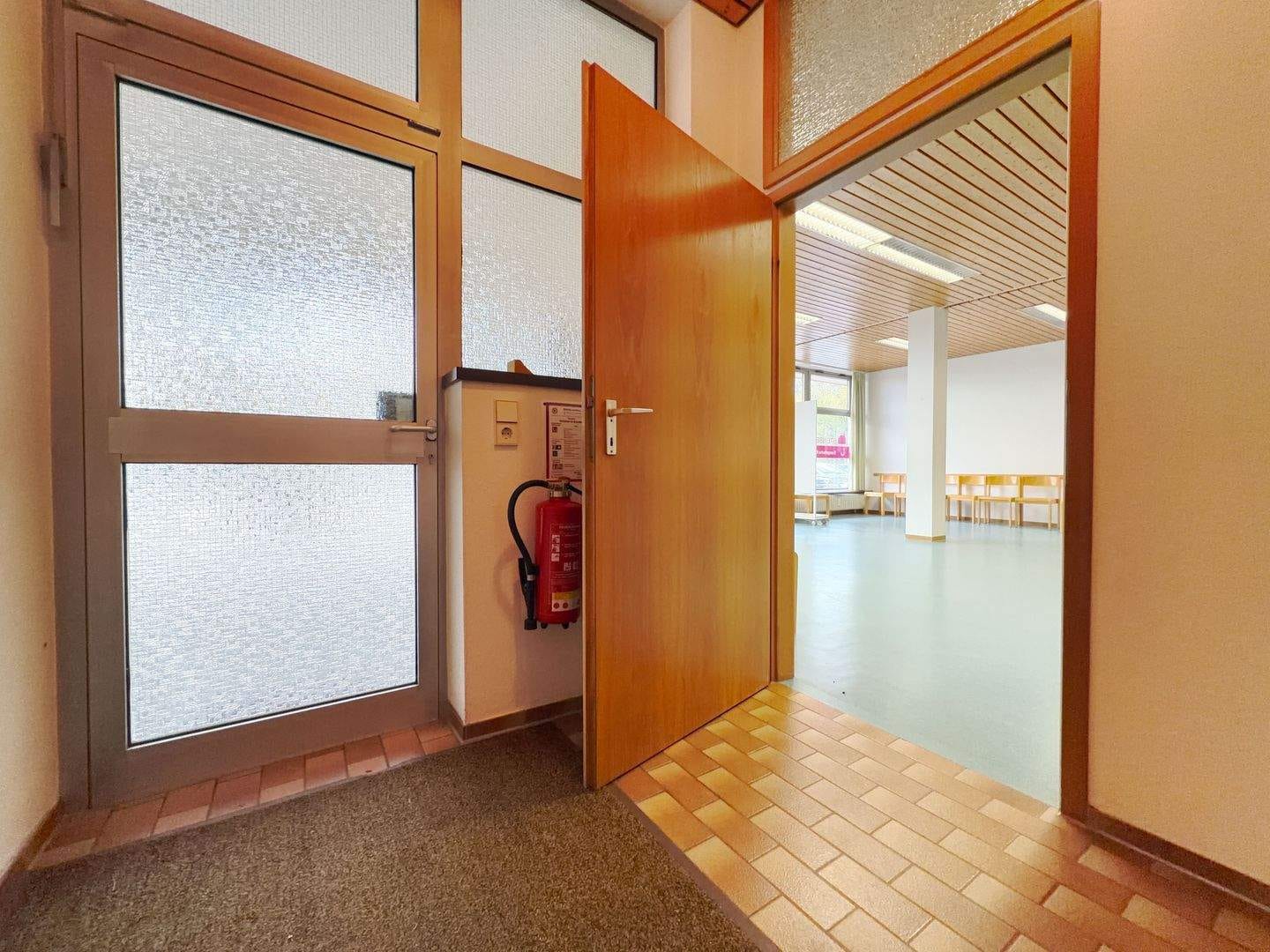Immobilie in Nagold - Provisionsfrei! - Gewerbefläche - Praxis - Büro oder Wohnung mit EBK & 3 Außenstellplätzen - Bild 3