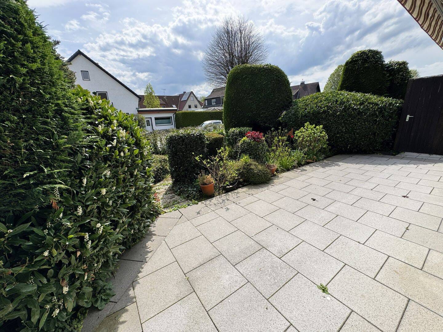 Immobilie in Erwitte - ZU VERKAUFEN: Vielseitiges Einfamilienhaus in Erwitte (Horn) für Familien oder mehrere Generationen - Bild 2