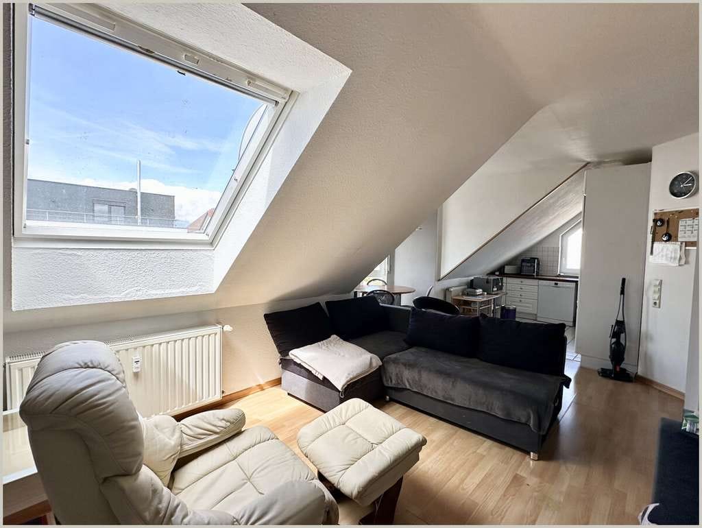 Immobilie in Oberderdingen - 2-Zimmer Dachgeschoss-Wohnung mit Stellplatz - Bild 1