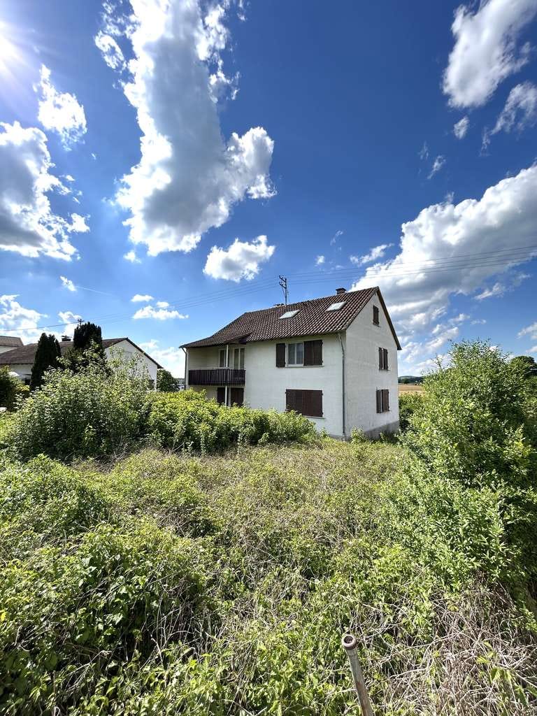 Immobilie in Backnang - Dreifamilienhaus mit Potenzial in schöner Wohnlage - Bild 0