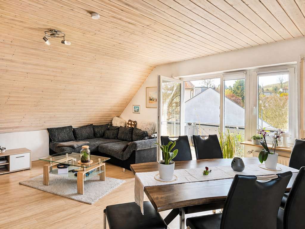 Immobilie in Bahlingen - Schöner Wohnen in Bahlingen am Kaiserstuhl
2,5 ZIMMER EIGENTUMSWOHNUNG MIT SONNENBALKON & GARAGE - Bild 2