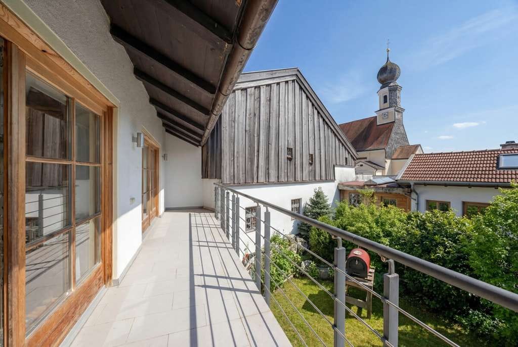 Immobilie in Seeon-Seebruck - Leben, wo Geschichte wohnt – Maisonette mit Galerie im Herzen von Seeon - Bild 1