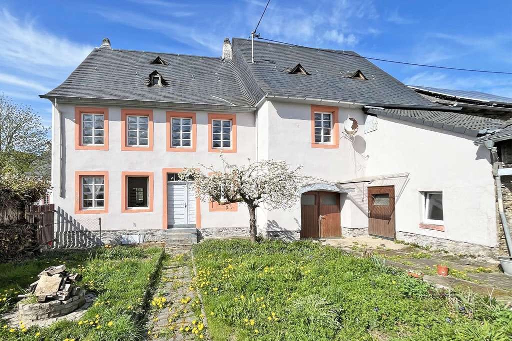 Immobilie in Mülheim an der Mosel - Mülheim (Mosel): Historisches Winzeranwesen mit ansprechendem Garten, Scheune und schöner Wohnlage - Bild 0