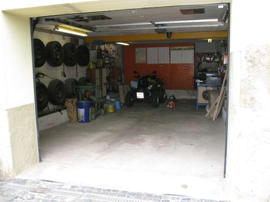 Immobilie in Rotenburg an der Fulda - Ein schönes 2-Familienhaus in bester Lage! Ideal für Familie mit Kindern! Pferdehaltung möglich! - Bild 1