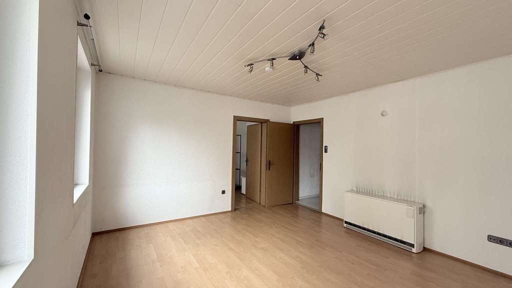 Immobilie in Sachsenheim - Einmalige Gelegenheit: Sanierungsbedürftige XXL-Wohnung im Zentrum von Sachsenheim - Bild 2