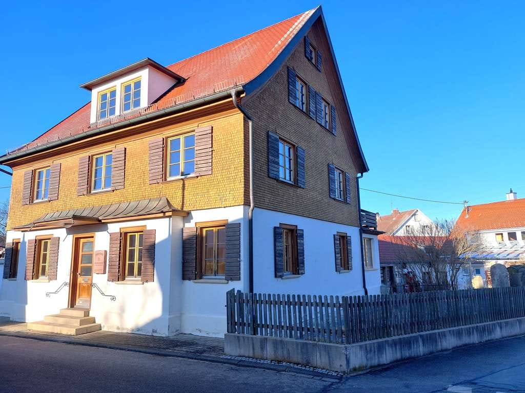 Immobilie in Altshausen - Freistehendes, grosses Einfamilienhaus, Ausbaufähig, Grundstück in zentraler Lage. - Bild 1