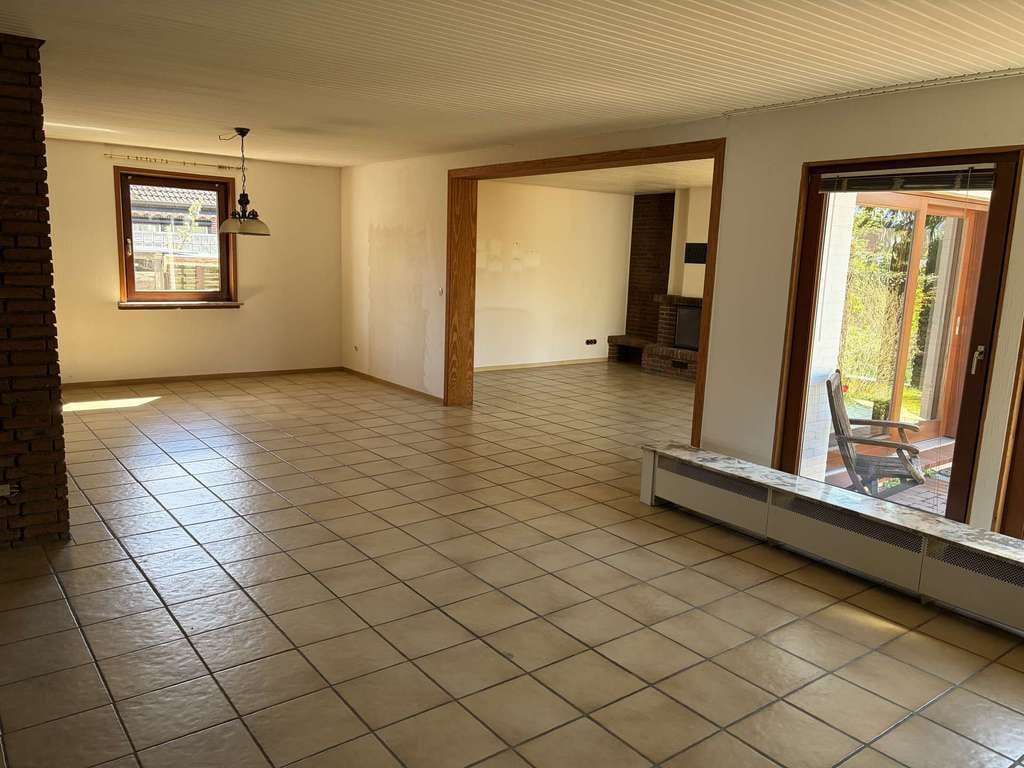 Immobilie in Jevenstedt - Solides Haus mit 5 Zimmern, Keller, Garage und schön eingewachsenem Garten - Bild 4