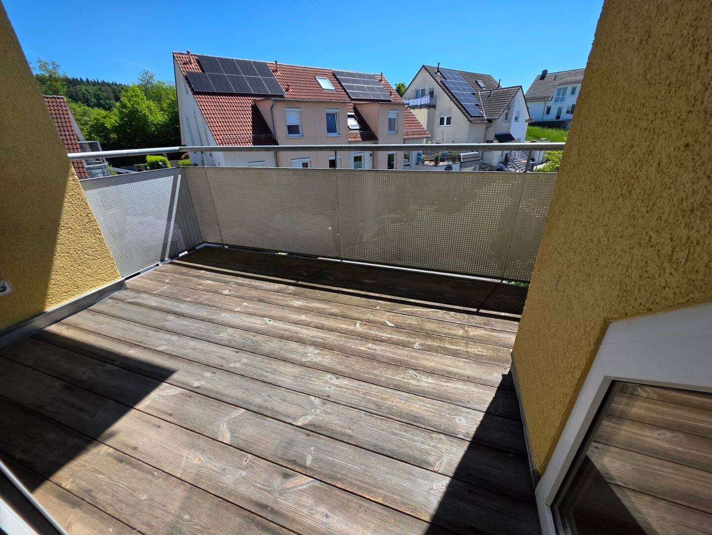 Immobilie in Nufringen - Seltene Gelegenheit: Großzügige 5–6 Zimmer Maisonette-/Studio-Wohnung mit zwei Balkonen, hochwertigem Parkett und traumhaftem Studiobereich - Bild 1