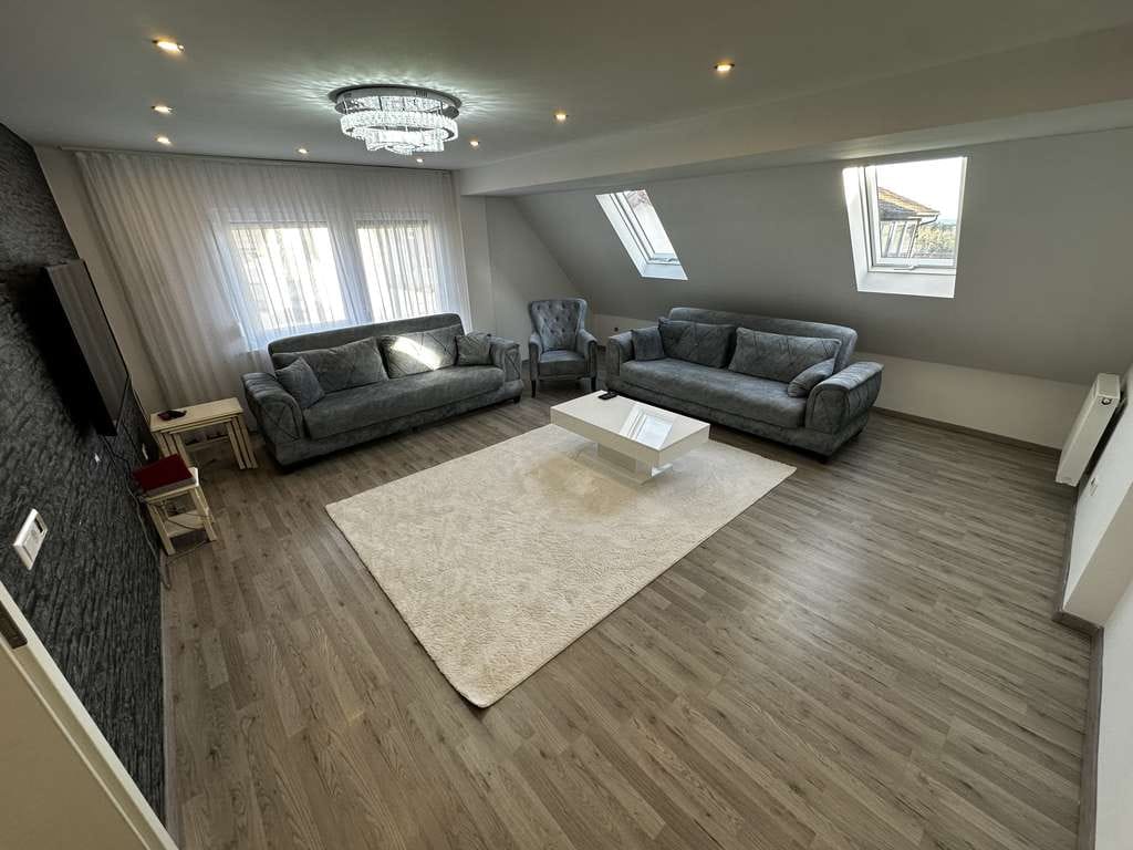 Immobilie in Oberndorf am Neckar - Viel Raum fürs Familienleben – Saniertes Einfamilienhaus mit Garten und Ausbaureserve - Bild 4
